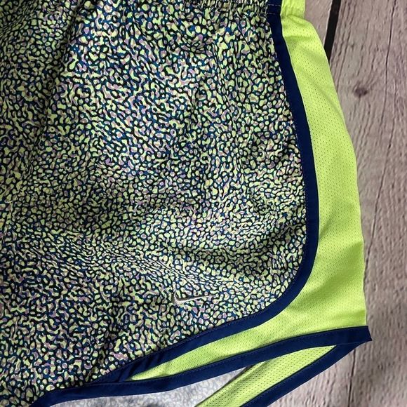 Nike Tempo Shorts Neon Leopard Sz xS - Picture 2 of 7